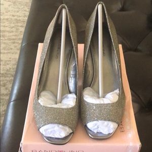 Bandolino Dress Wedge size 8 Pewter Color
